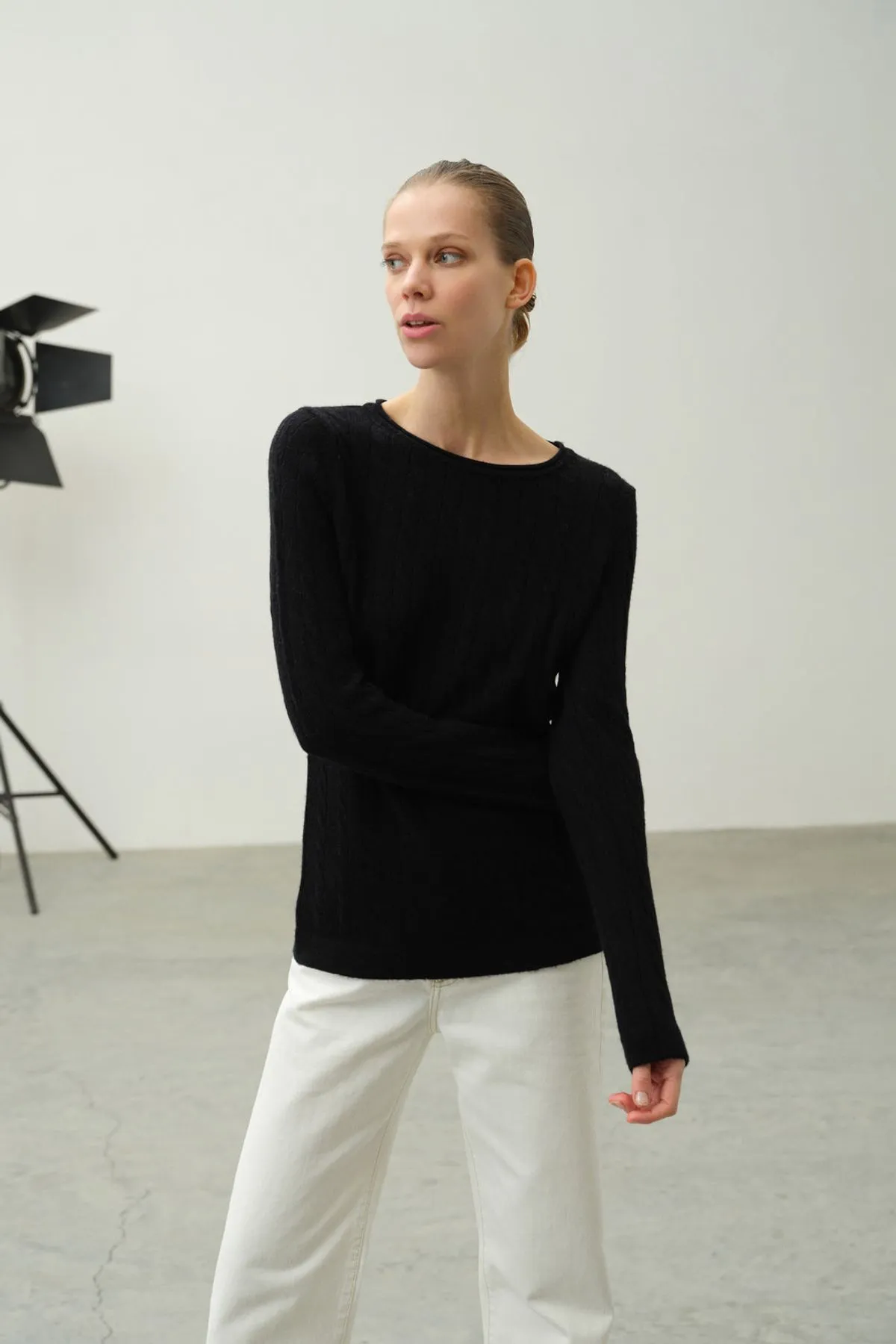 Black Cashmere and Wool Amelia Round Neck Women's Sweater