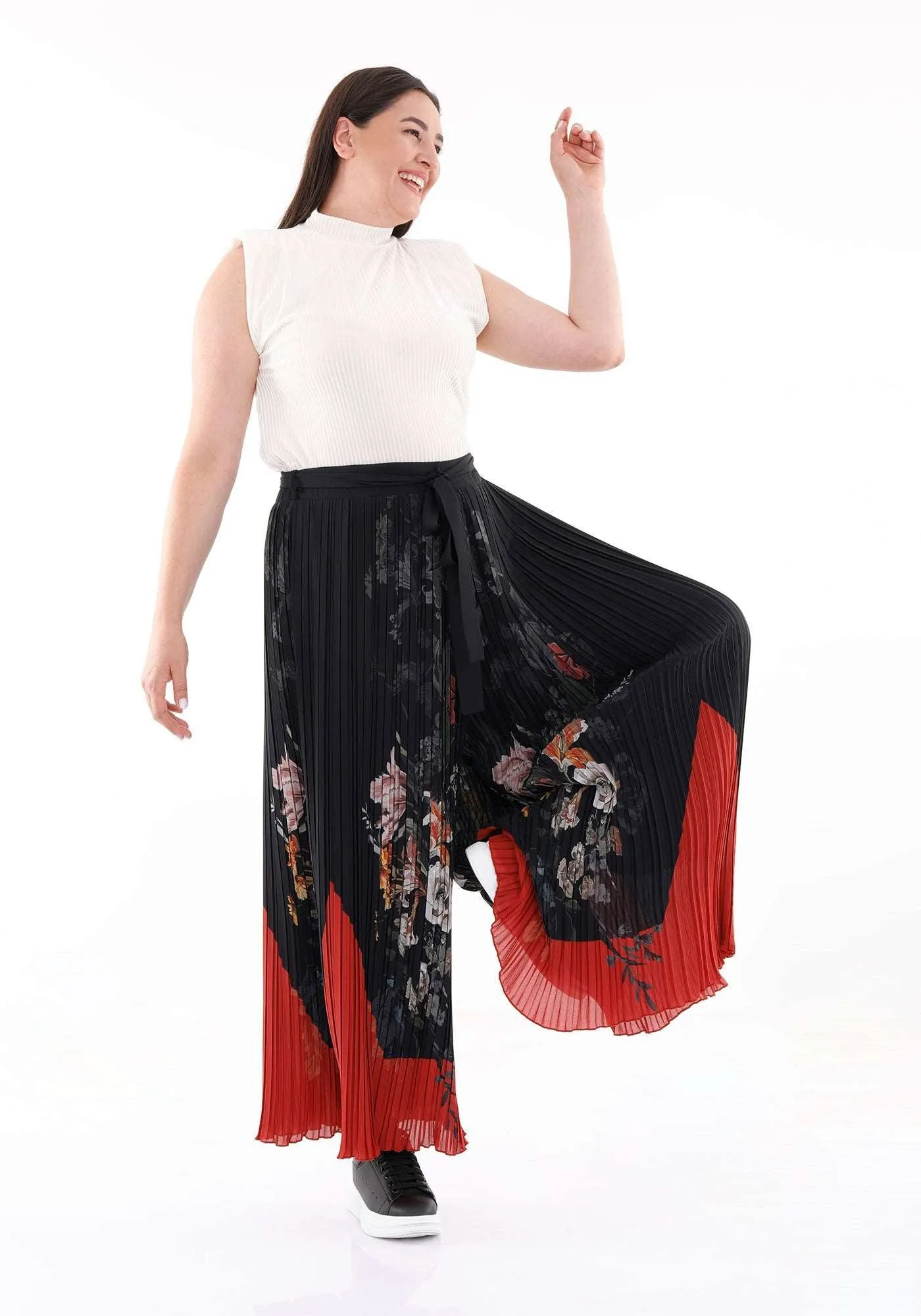 Black-Red Chiffon Oversized Plise Floral Pattern Palazzo with Belt - G-Line