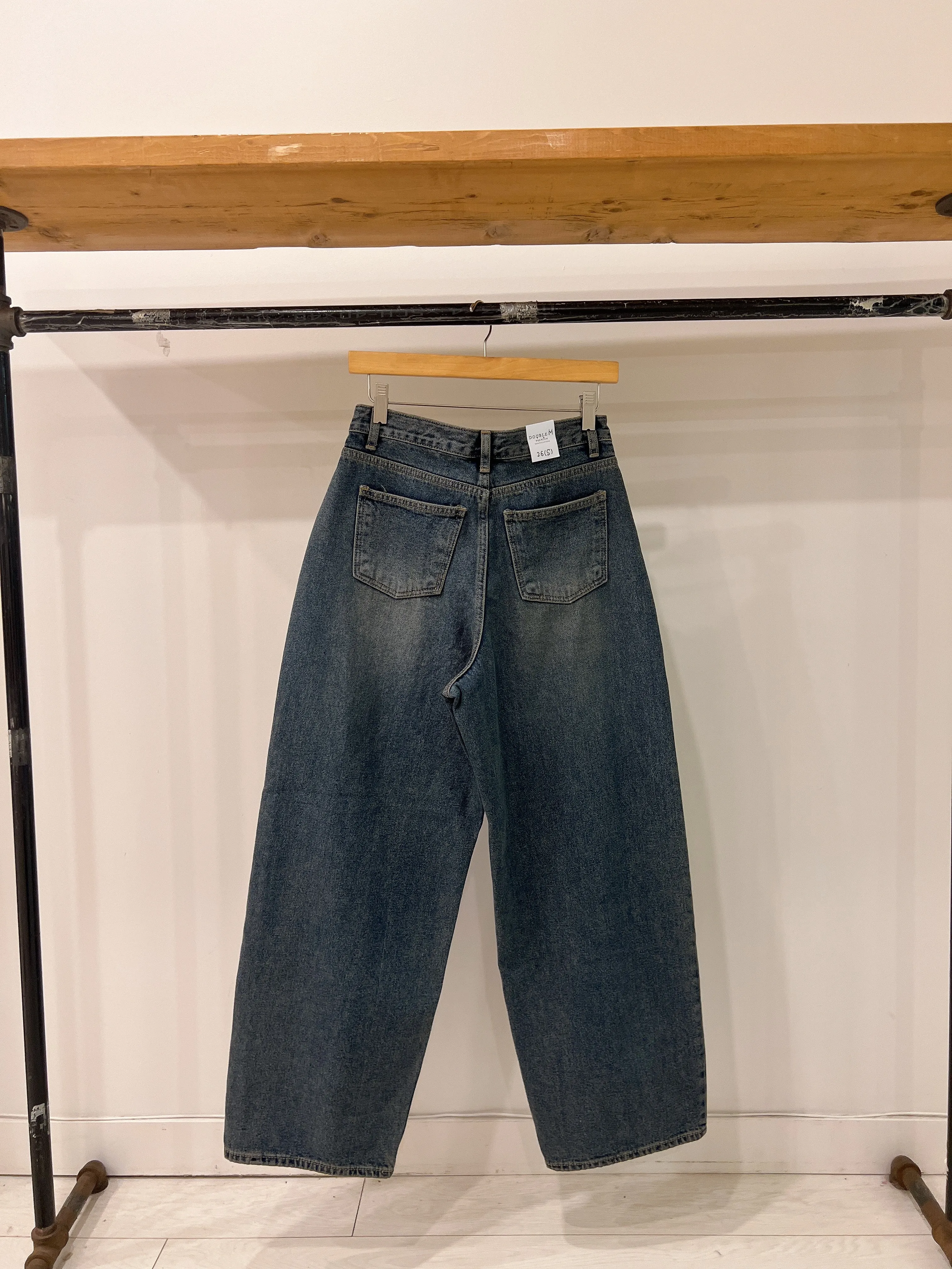 DANGO Wide legged jeans